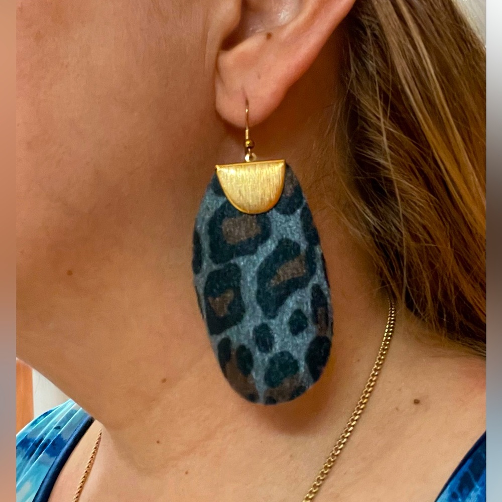 Earrings. - Picture 4 of 4